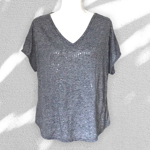 a.n.a Heather Gray Cap sleeve v-neckT-shirt top sequins Size M Pretty Good used - Picture 2 of 9